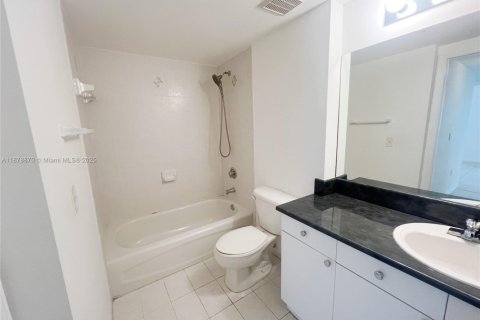 Купить кондоминиум в Майами, Флорида 3 спальни, 112.23м2, № 2012465 - фото 26