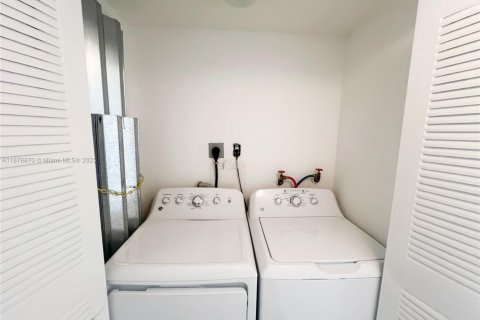 Купить кондоминиум в Майами, Флорида 3 спальни, 112.23м2, № 2012465 - фото 28