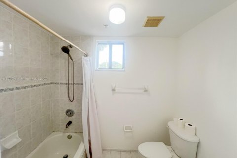 Купить кондоминиум в Майами, Флорида 3 спальни, 112.23м2, № 2012465 - фото 19