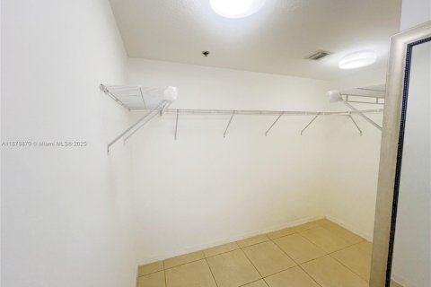 Купить кондоминиум в Майами, Флорида 3 спальни, 112.23м2, № 2012465 - фото 18