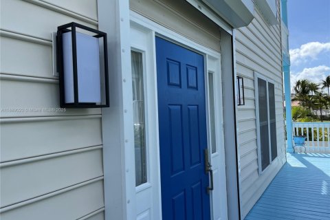 Casa en venta en Tavernier, Florida, 3 dormitorios, 197.7 m2 № 2014379 - foto 3