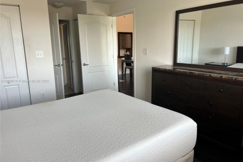 Снять в аренду кондоминиум в Саут-Майами, Флорида 3 спальни, 108.14м2, № 1973419 - фото 6