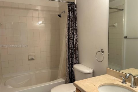 Снять в аренду кондоминиум в Саут-Майами, Флорида 3 спальни, 108.14м2, № 1973419 - фото 18