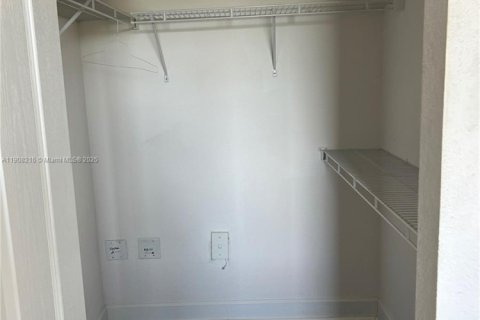 Снять в аренду кондоминиум в Саут-Майами, Флорида 3 спальни, 108.14м2, № 1973419 - фото 7