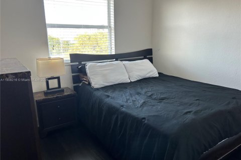 Снять в аренду кондоминиум в Саут-Майами, Флорида 3 спальни, 108.14м2, № 1973419 - фото 9