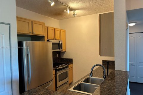 Снять в аренду кондоминиум в Саут-Майами, Флорида 3 спальни, 108.14м2, № 1973419 - фото 3