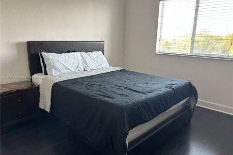 Снять в аренду кондоминиум в Саут-Майами, Флорида 3 спальни, 108.14м2, № 1973419 - фото 10