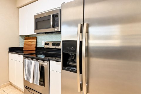 Condo in Miami, Florida, 1 bedroom № 2388388 - photo 6