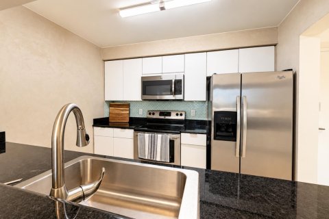Condo in Miami, Florida, 1 bedroom № 2388388 - photo 7