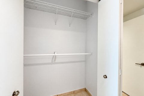 Condo in Miami, Florida, 1 bedroom № 2388388 - photo 12