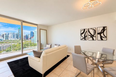 Condo in Miami, Florida, 1 bedroom № 2388388 - photo 2