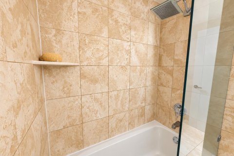 Condo in Miami, Florida, 1 bedroom № 2388388 - photo 17