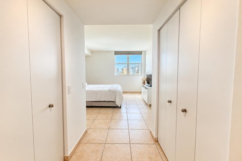 Condo in Miami, Florida, 1 bedroom № 2388388 - photo 9