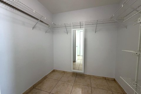Condo in Miami, Florida, 1 bedroom № 2388388 - photo 13