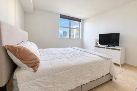 Condo in Miami, Florida, 1 bedroom № 2388388 - photo 11