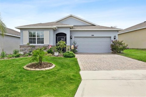 House in Clermont, Florida 3 bedrooms, 174.56 sq.m. № 2305217
