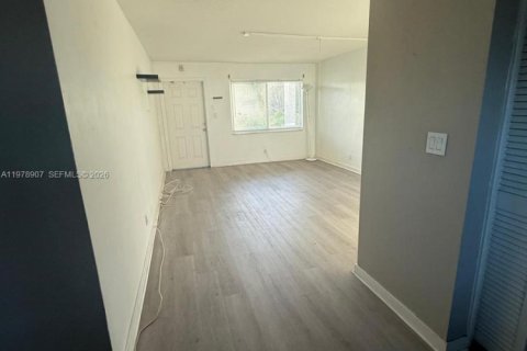 Copropriété à louer à Hollywood, Floride: 1 chambre, 59.46 m2 № 2179829 - photo 13
