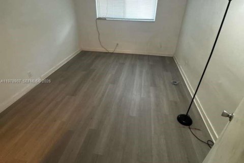 Copropriété à louer à Hollywood, Floride: 1 chambre, 59.46 m2 № 2179829 - photo 2