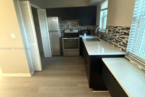Copropriété à louer à Hollywood, Floride: 1 chambre, 59.46 m2 № 2179829 - photo 16