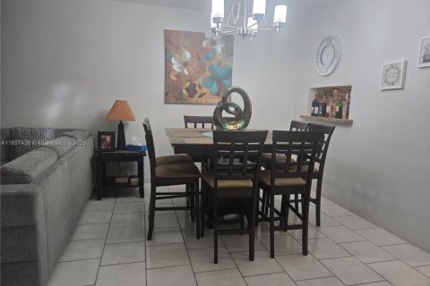 Copropriété à vendre à Hollywood, Floride: 2 chambres, 83.52 m2 № 1887808 - photo 27