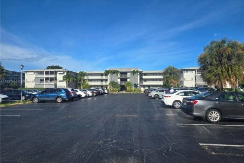 Copropriété à vendre à Hollywood, Floride: 2 chambres, 83.52 m2 № 1887808 - photo 1
