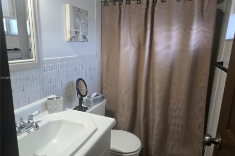 Copropriété à vendre à Hollywood, Floride: 2 chambres, 83.52 m2 № 1887808 - photo 18