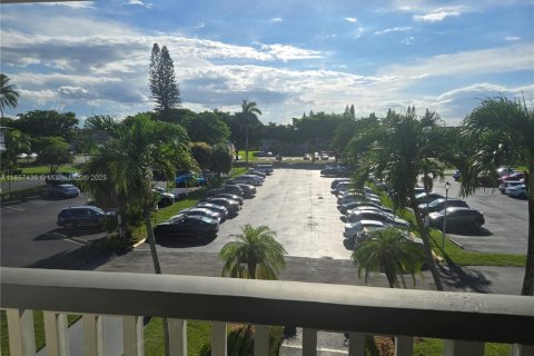 Copropriété à vendre à Hollywood, Floride: 2 chambres, 83.52 m2 № 1887808 - photo 4
