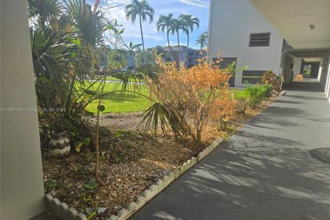 Copropriété à vendre à Hollywood, Floride: 2 chambres, 83.52 m2 № 1887808 - photo 29