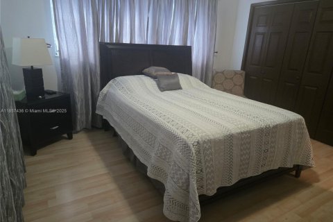 Copropriété à vendre à Hollywood, Floride: 2 chambres, 83.52 m2 № 1887808 - photo 17