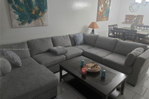Copropriété à vendre à Hollywood, Floride: 2 chambres, 83.52 m2 № 1887808 - photo 11