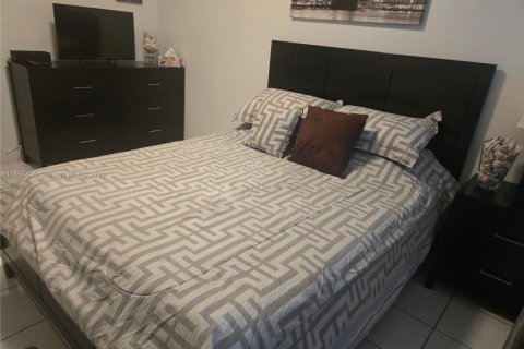 Copropriété à vendre à Hollywood, Floride: 2 chambres, 83.52 m2 № 1887808 - photo 26