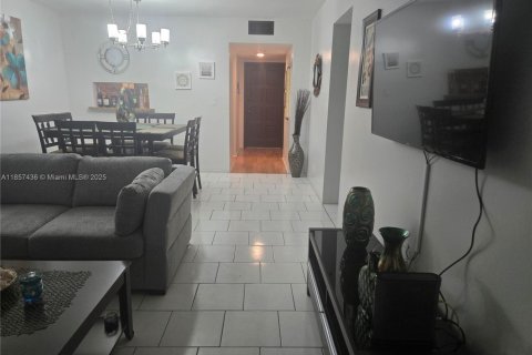 Copropriété à vendre à Hollywood, Floride: 2 chambres, 83.52 m2 № 1887808 - photo 12