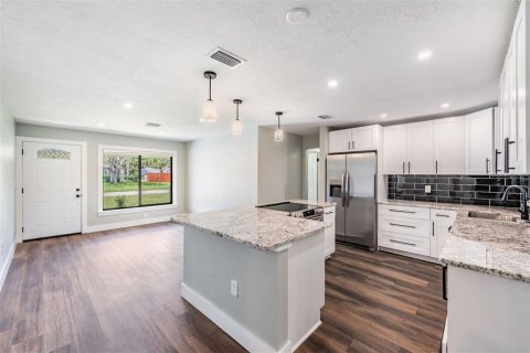 Villa ou maison à vendre à Saint Petersburg, Floride: 5 chambres, 226.96 m2 № 1851885 - photo 10