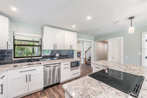 Villa ou maison à vendre à Saint Petersburg, Floride: 5 chambres, 226.96 m2 № 1851885 - photo 11