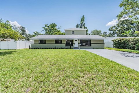 Villa ou maison à vendre à Saint Petersburg, Floride: 5 chambres, 226.96 m2 № 1851885 - photo 1