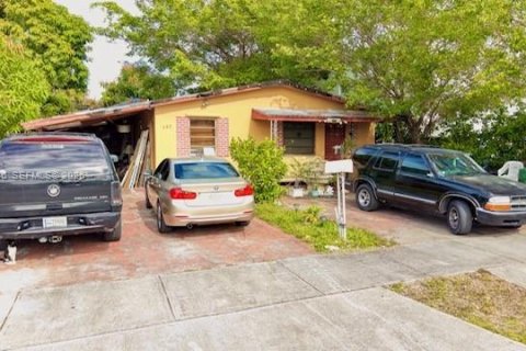 Villa ou maison à Hialeah, Floride 5 chambres, 201.23 m2 № 1998134