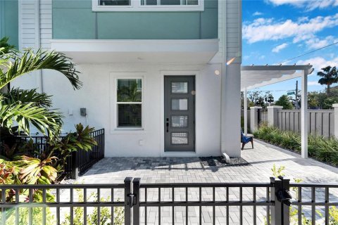 Touwnhouse à vendre à Saint Petersburg, Floride: 2 chambres, 190.91 m2 № 1523319 - photo 4