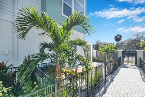 Touwnhouse à vendre à Saint Petersburg, Floride: 2 chambres, 190.91 m2 № 1523319 - photo 3