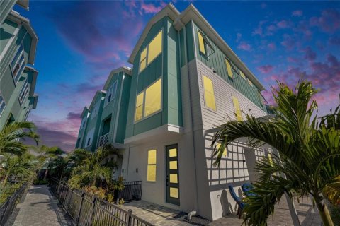 Touwnhouse à vendre à Saint Petersburg, Floride: 2 chambres, 190.91 m2 № 1523319 - photo 1