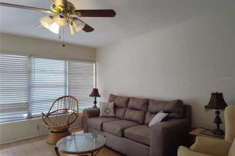 Condominio en venta en Kenneth City, Florida, 1 dormitorio, 60.57 m2 № 1567269 - foto 3