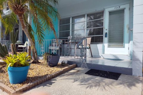 Condominio en venta en Kenneth City, Florida, 1 dormitorio, 60.57 m2 № 1567269 - foto 1