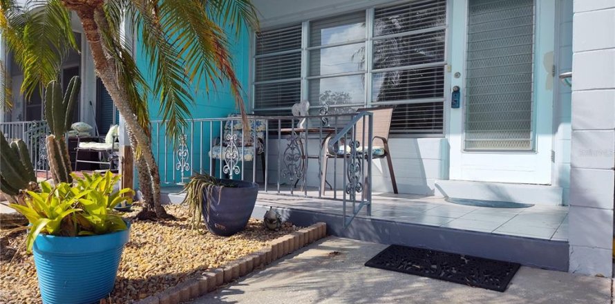 Condominio en Kenneth City, Florida, 1 dormitorio № 1567269