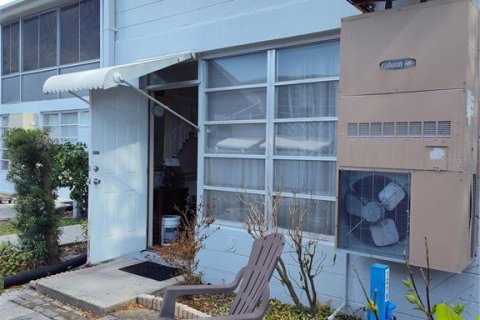 Condominio en venta en Kenneth City, Florida, 1 dormitorio, 60.57 m2 № 1567269 - foto 11
