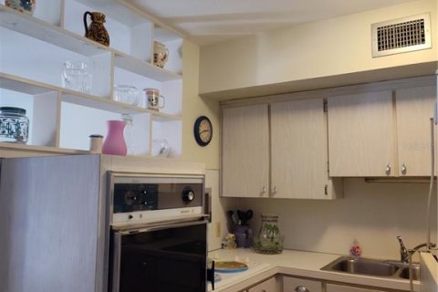 Condominio en venta en Kenneth City, Florida, 1 dormitorio, 60.57 m2 № 1567269 - foto 4
