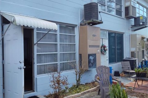 Condominio en venta en Kenneth City, Florida, 1 dormitorio, 60.57 m2 № 1567269 - foto 12