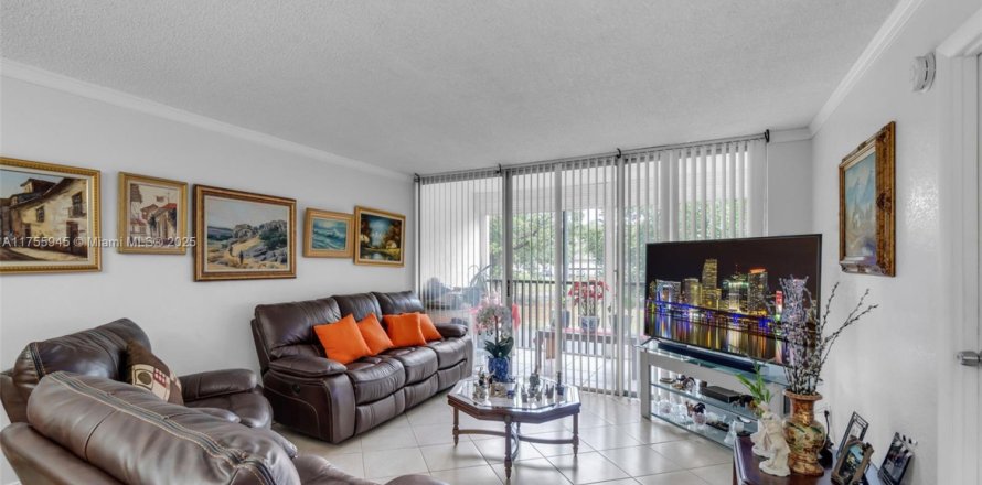 Condo in Lauderhill, Florida, 2 bedrooms  № 1959453