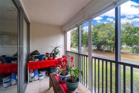 Condo in Lauderhill, Florida, 2 bedrooms  № 1959453 - photo 18