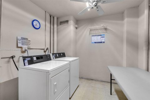 Condo in Lauderhill, Florida, 2 bedrooms  № 1959453 - photo 20