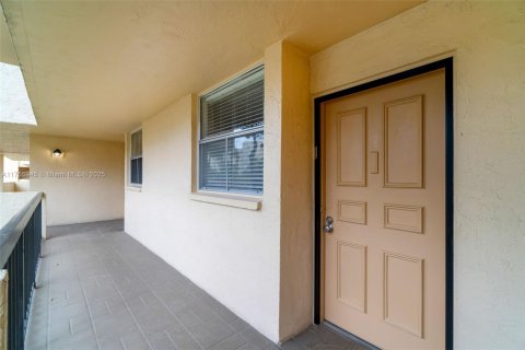 Condo in Lauderhill, Florida, 2 bedrooms  № 1959453 - photo 22