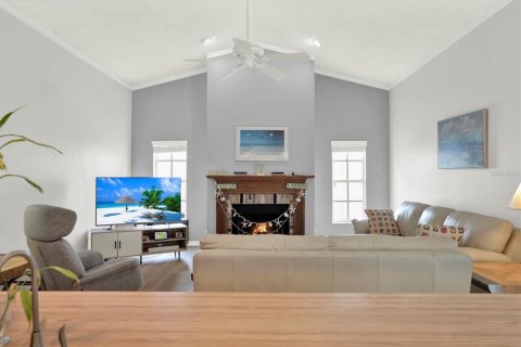 House in Tampa, Florida 4 bedrooms, 205.13 sq.m. № 1901262 - photo 2